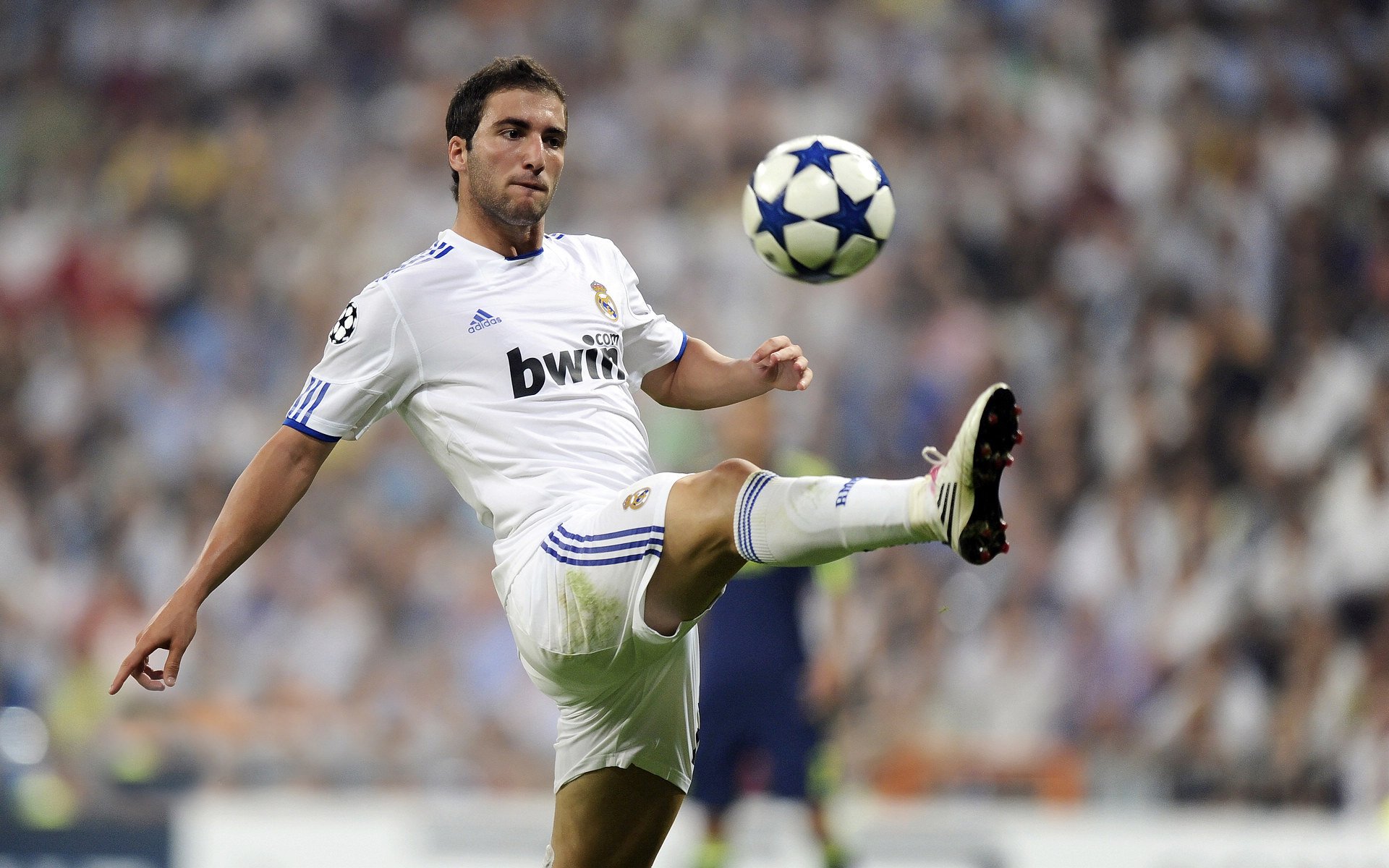 中国足球为什么难突破国际瓶颈，中国足球为什么难突破国际瓶颈呢