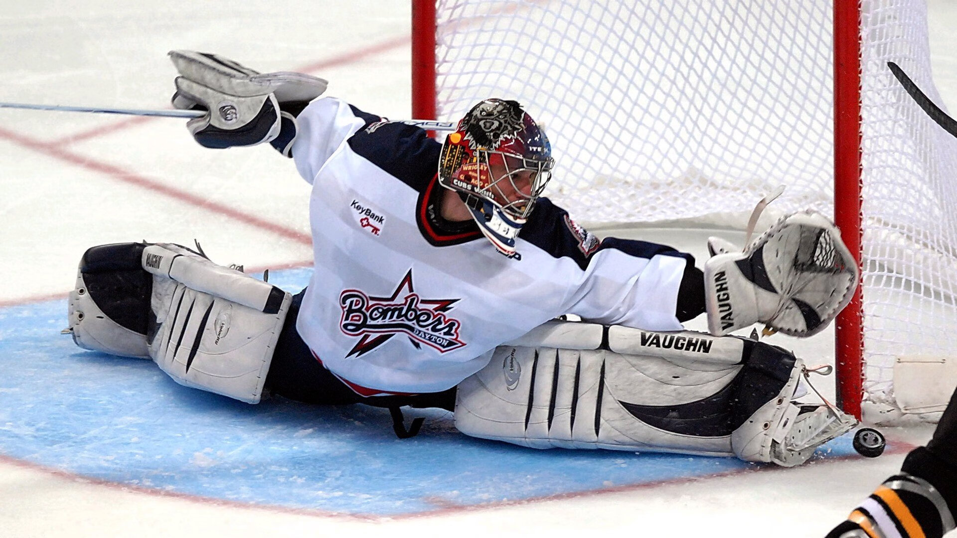 “高新体育中心网球赛：巅峰对决引爆全场热情”